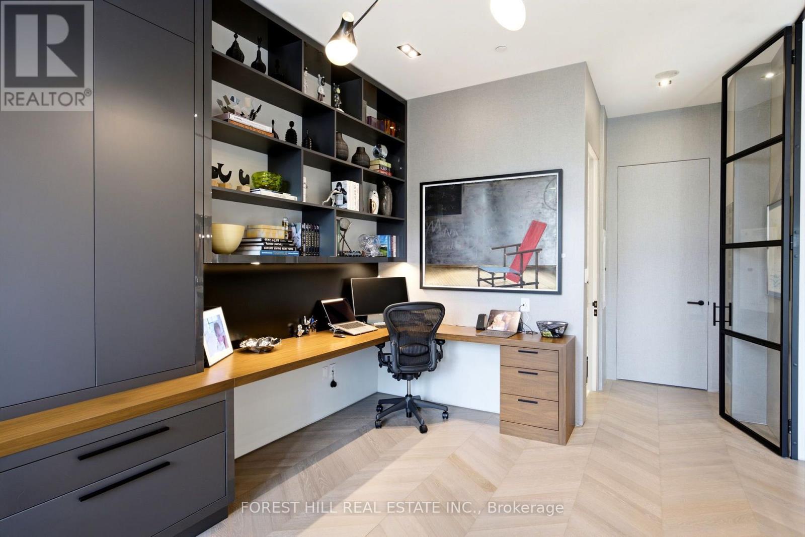 #4C 36 HAZELTON AVENUE - 39