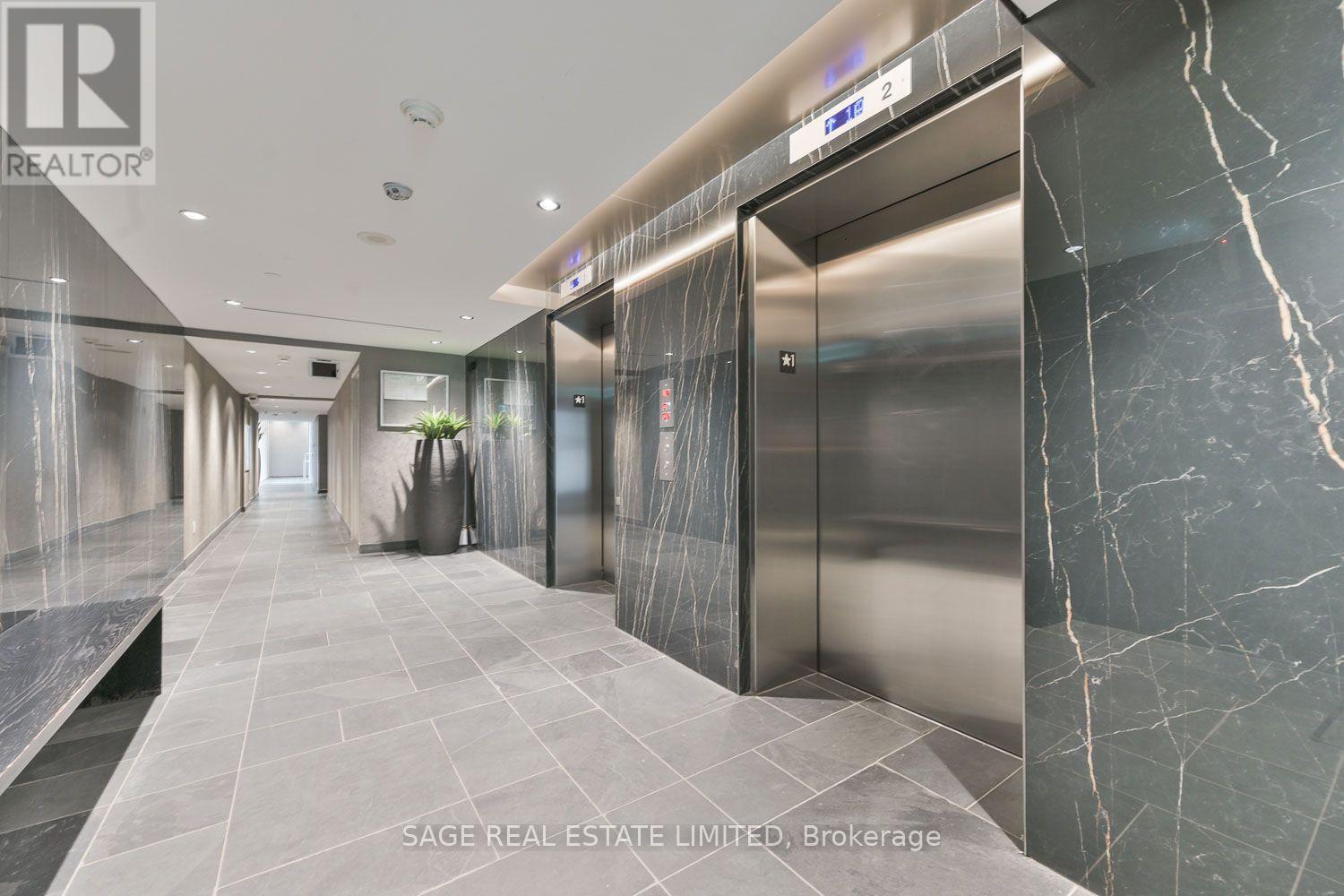 #914 95 BATHURST STREET - 2