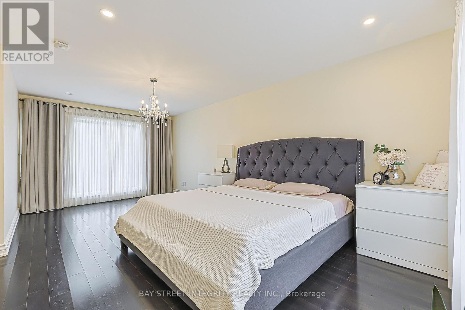 33 DEERFORD ROAD - 16