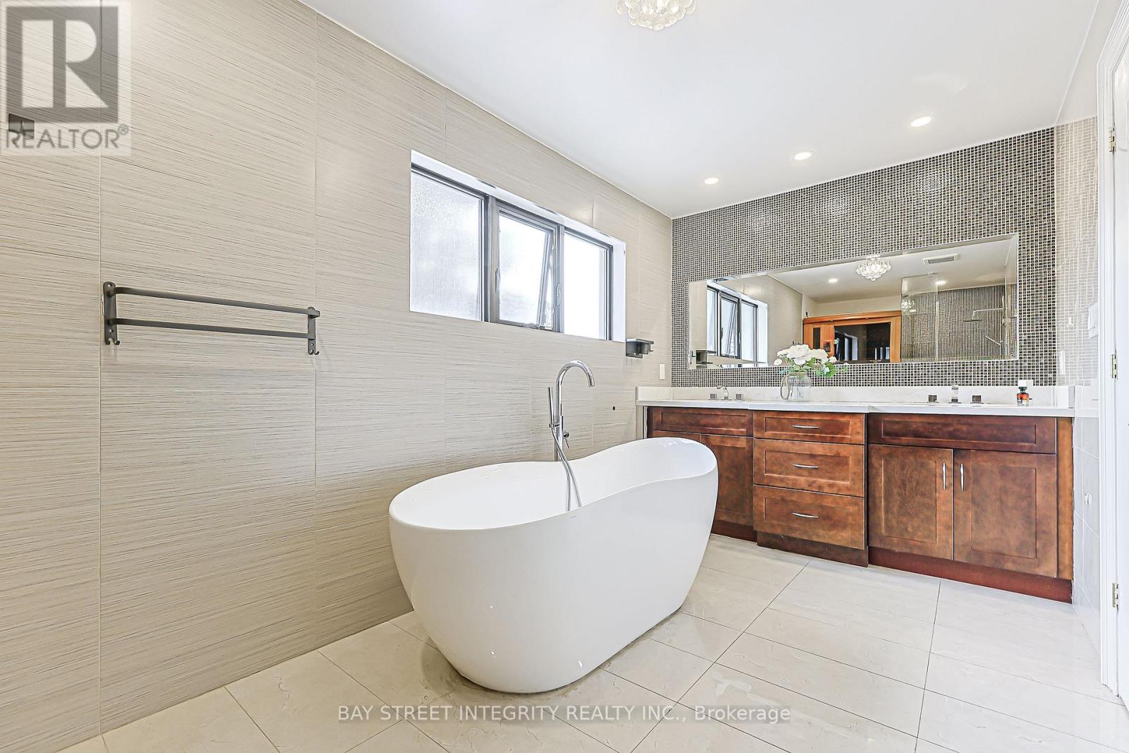 33 DEERFORD ROAD - 19