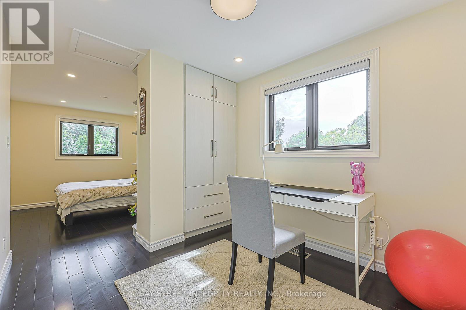 33 DEERFORD ROAD - 29