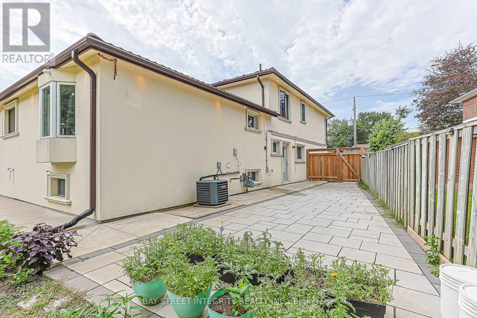 33 DEERFORD ROAD - 37
