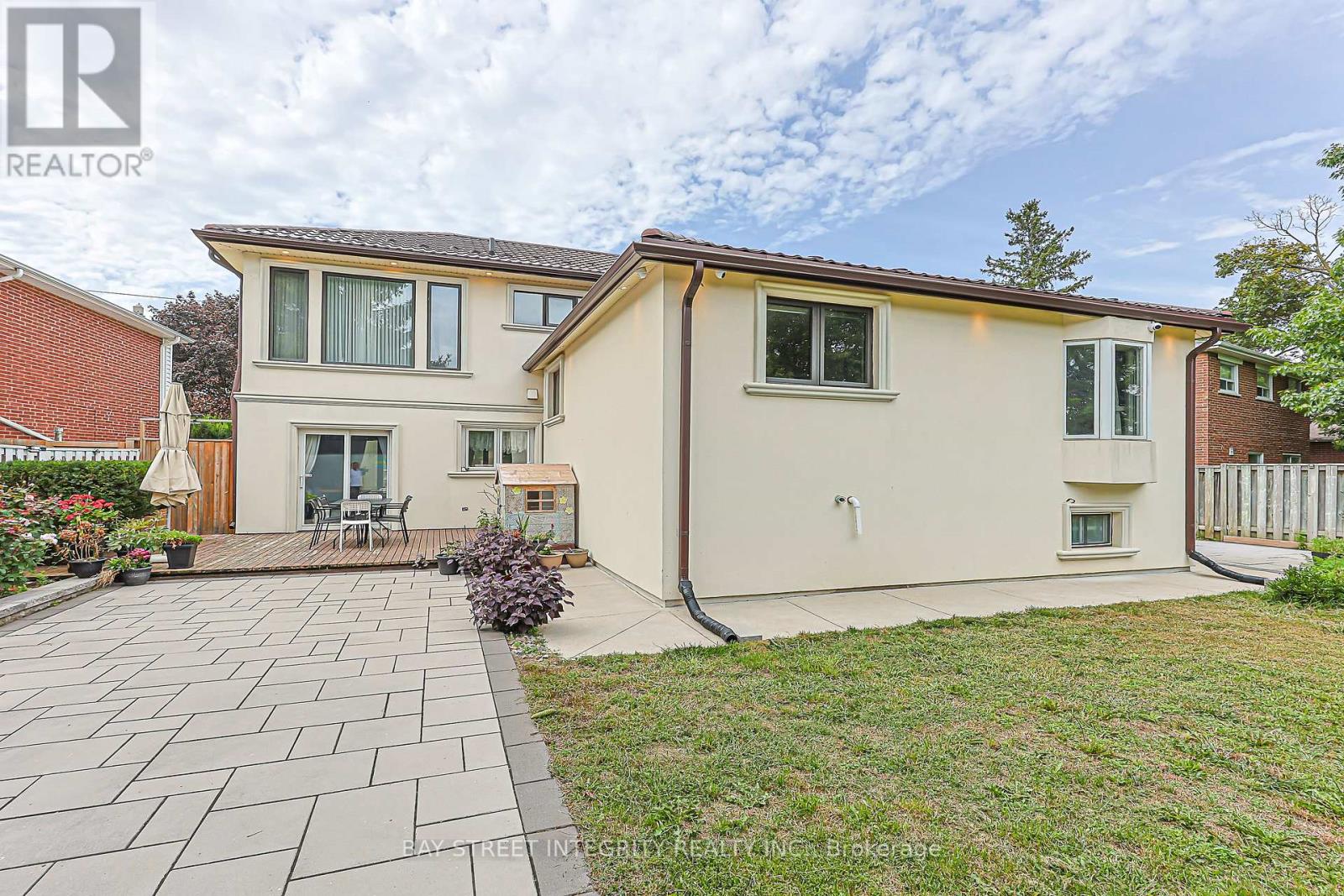33 DEERFORD ROAD - 39
