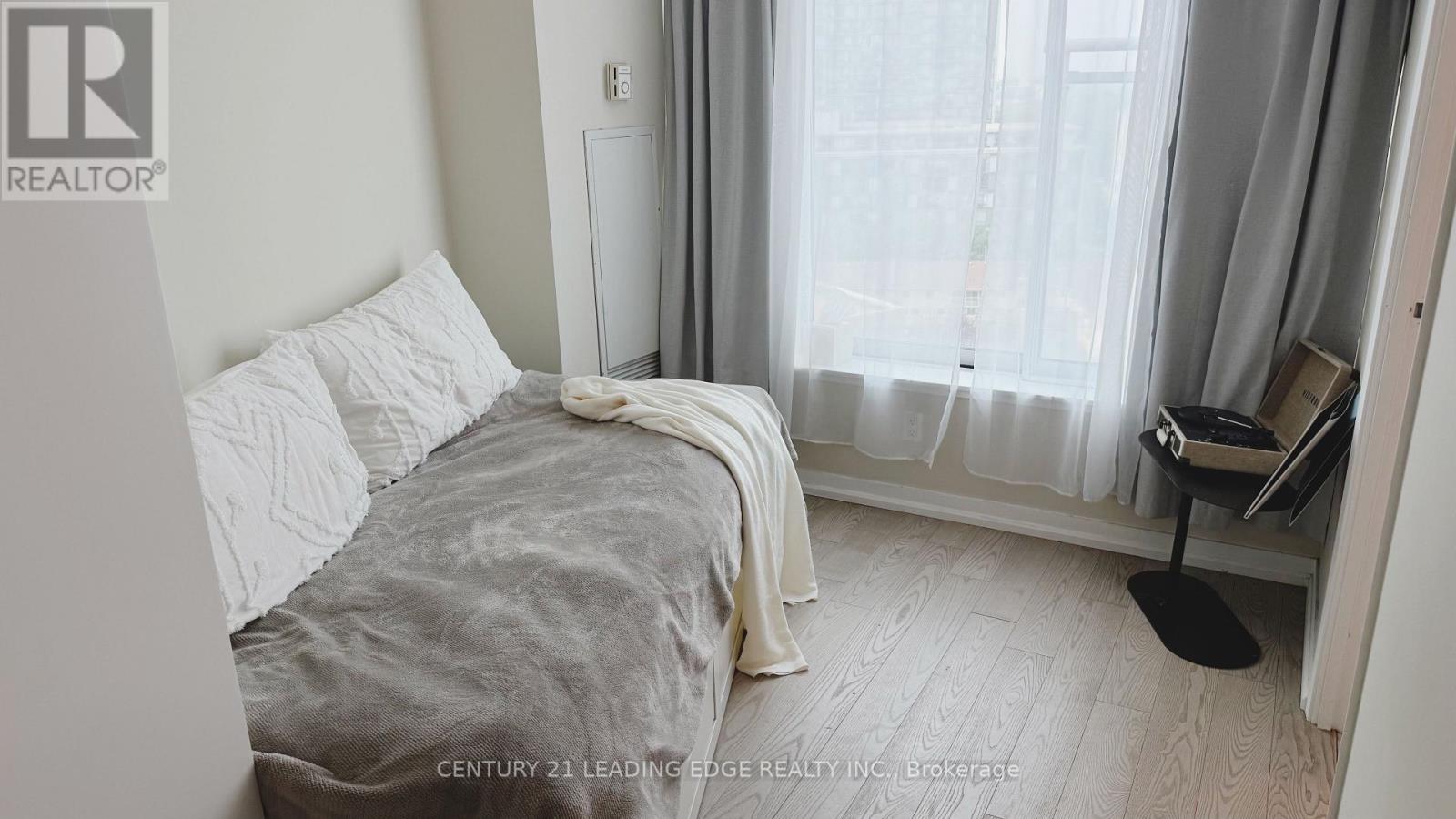 #1821 650 QUEENS QUAY W - 5