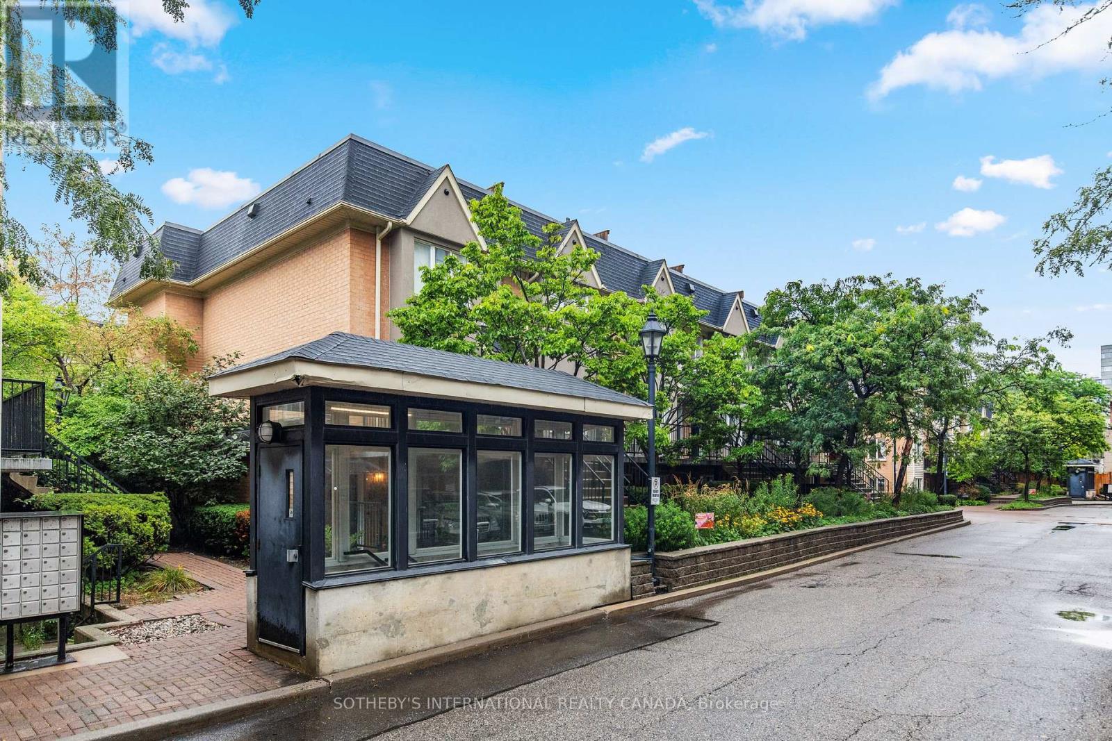 #18 208 NIAGARA STREET - Image 29