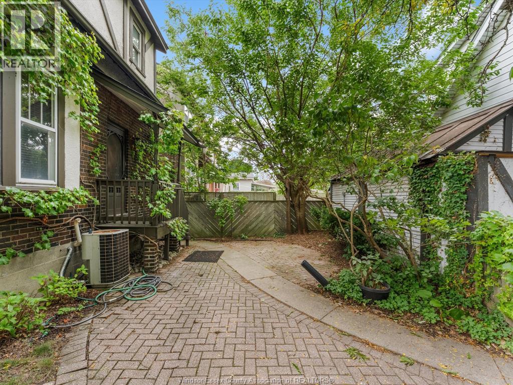 1105 Lincoln ROAD - 32