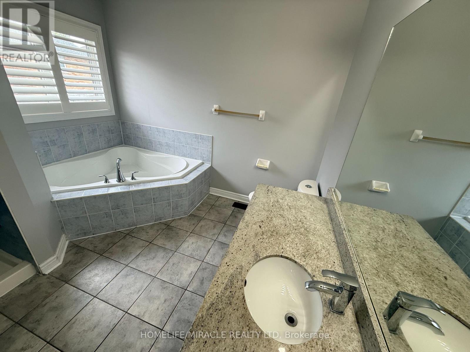 37 RACHETT ROAD - 24