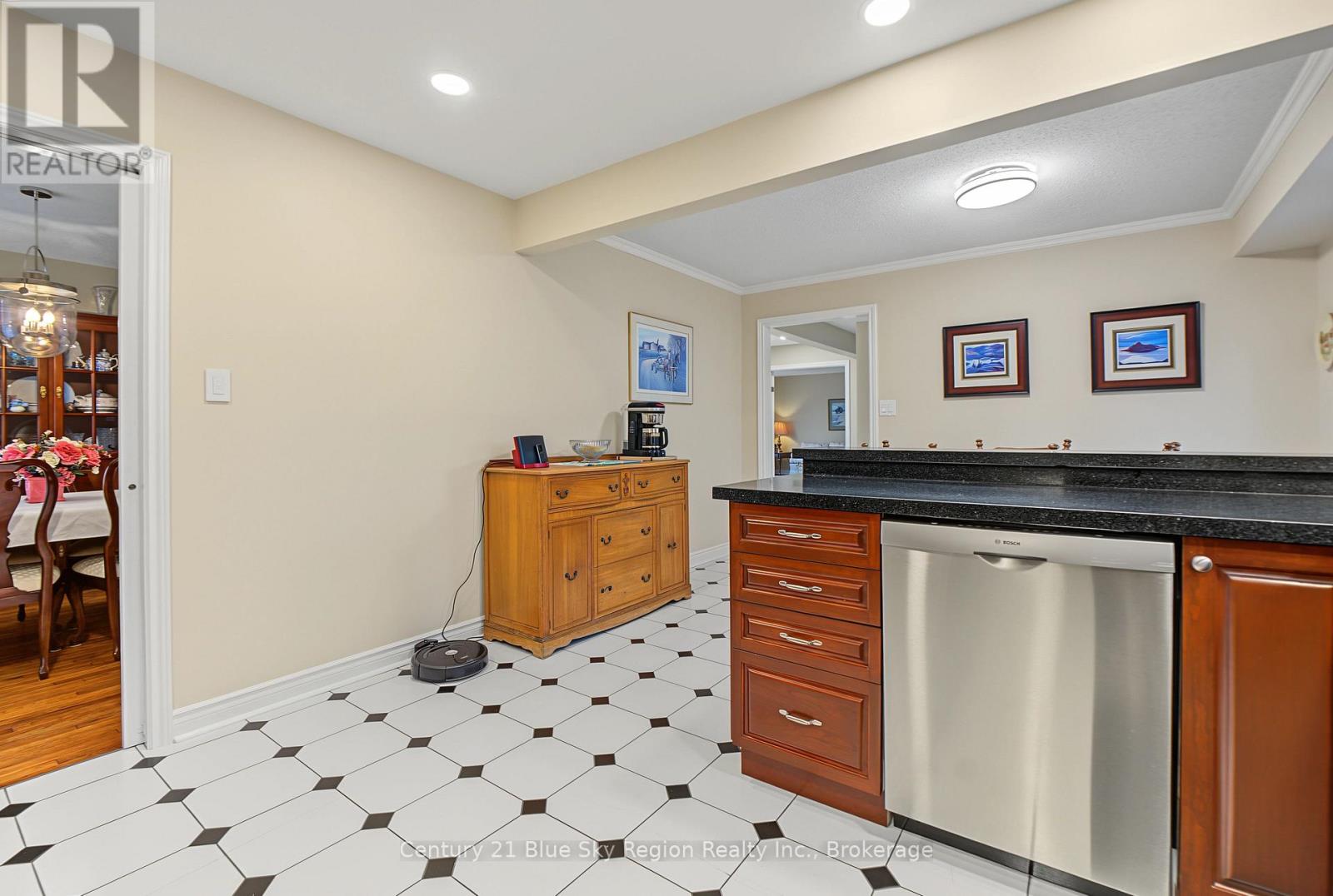 15 ROBINHOOD COURT - Image 17
