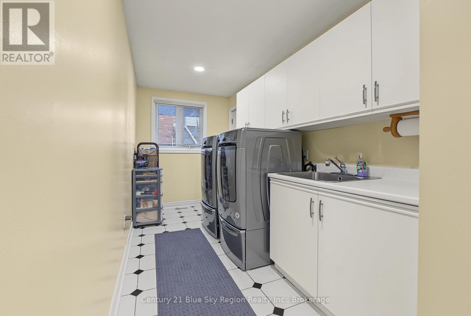 15 ROBINHOOD COURT - Image 18
