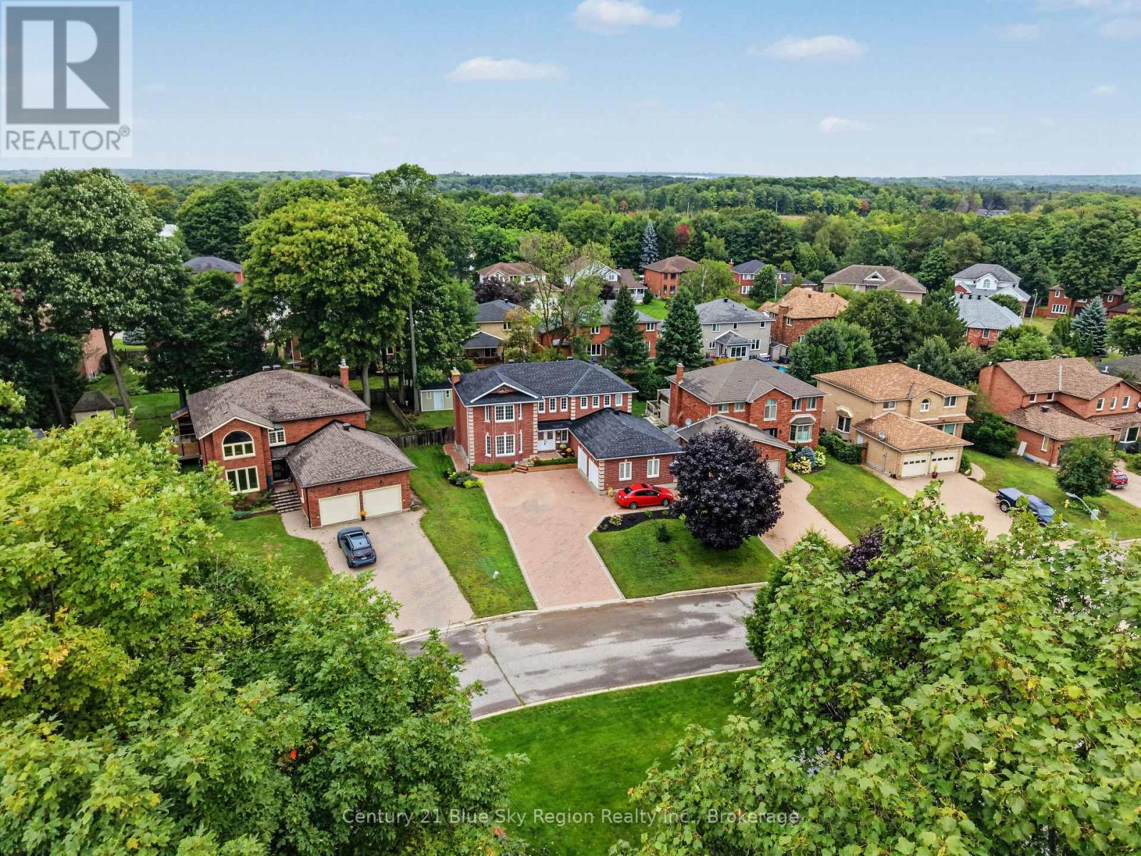 15 ROBINHOOD COURT - 2