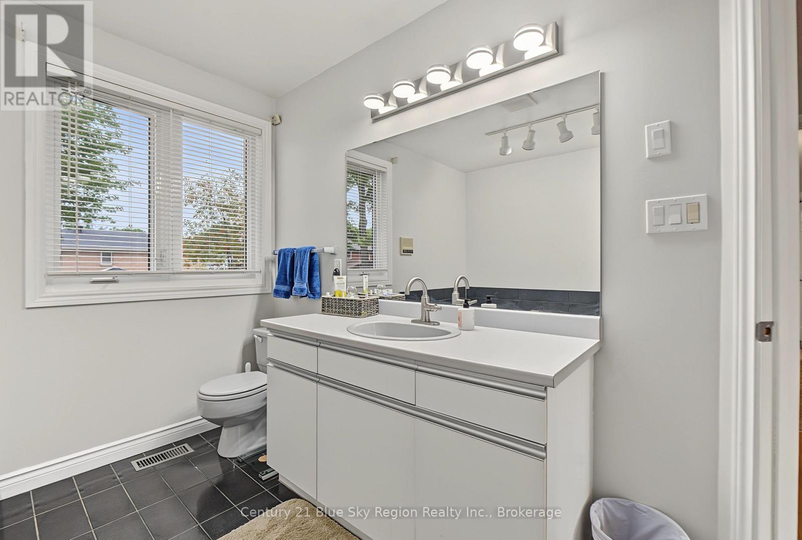 15 ROBINHOOD COURT - Image 25