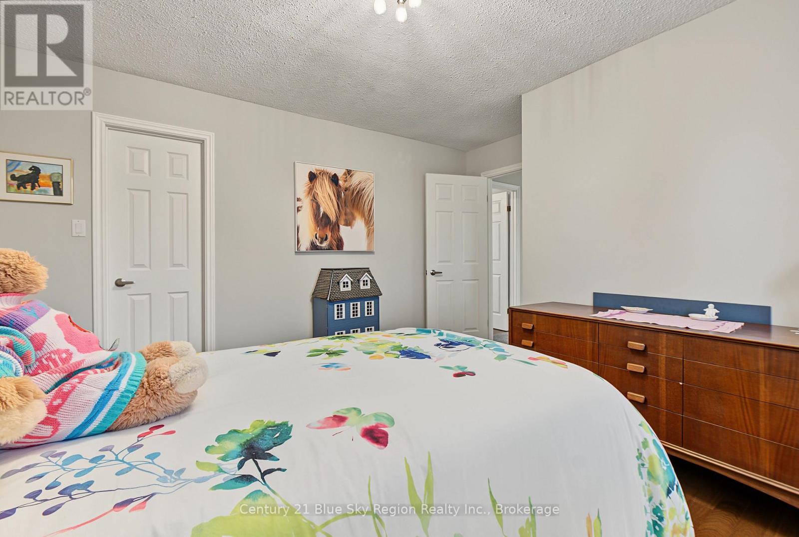 15 ROBINHOOD COURT - Image 29