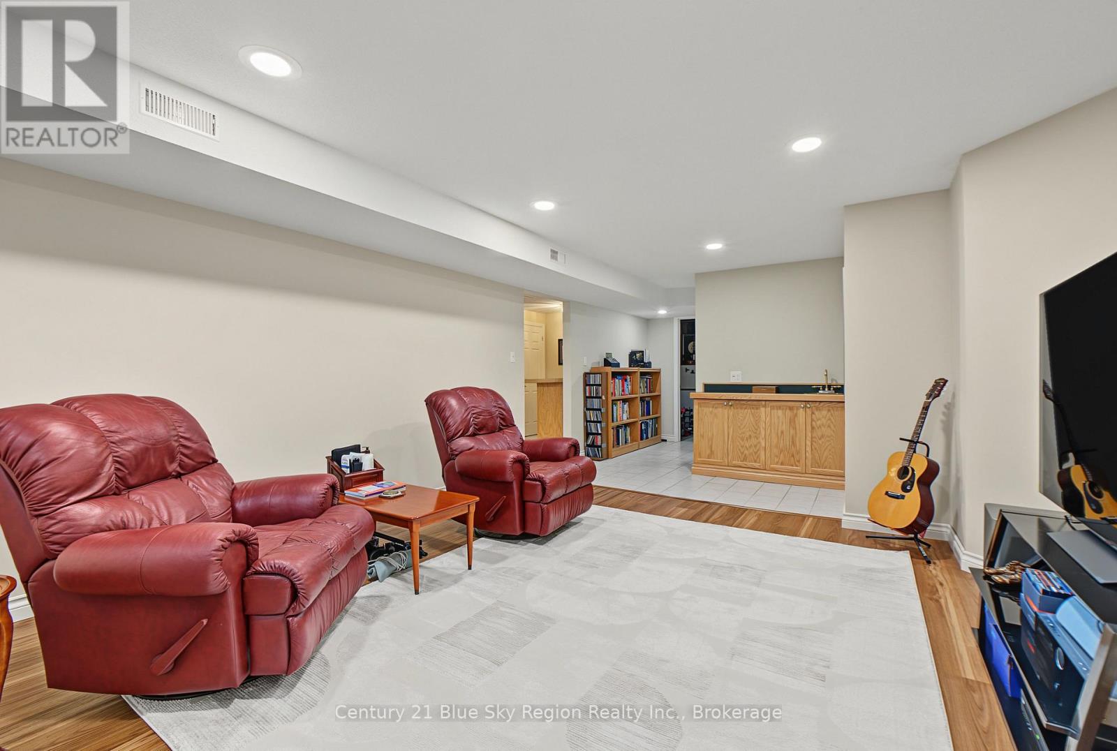 15 ROBINHOOD COURT - 34