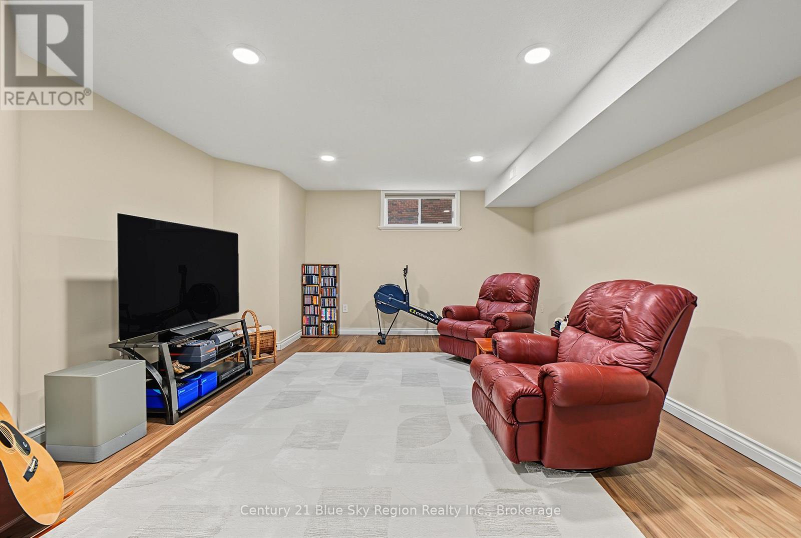 15 ROBINHOOD COURT - 35