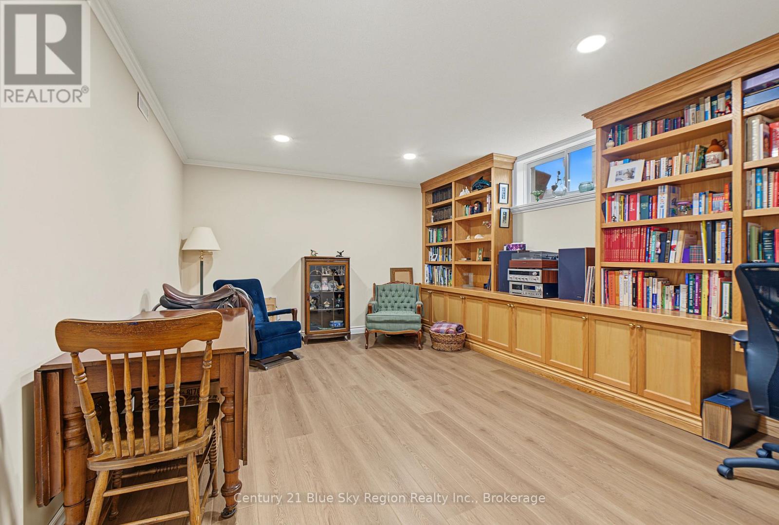 15 ROBINHOOD COURT - 37