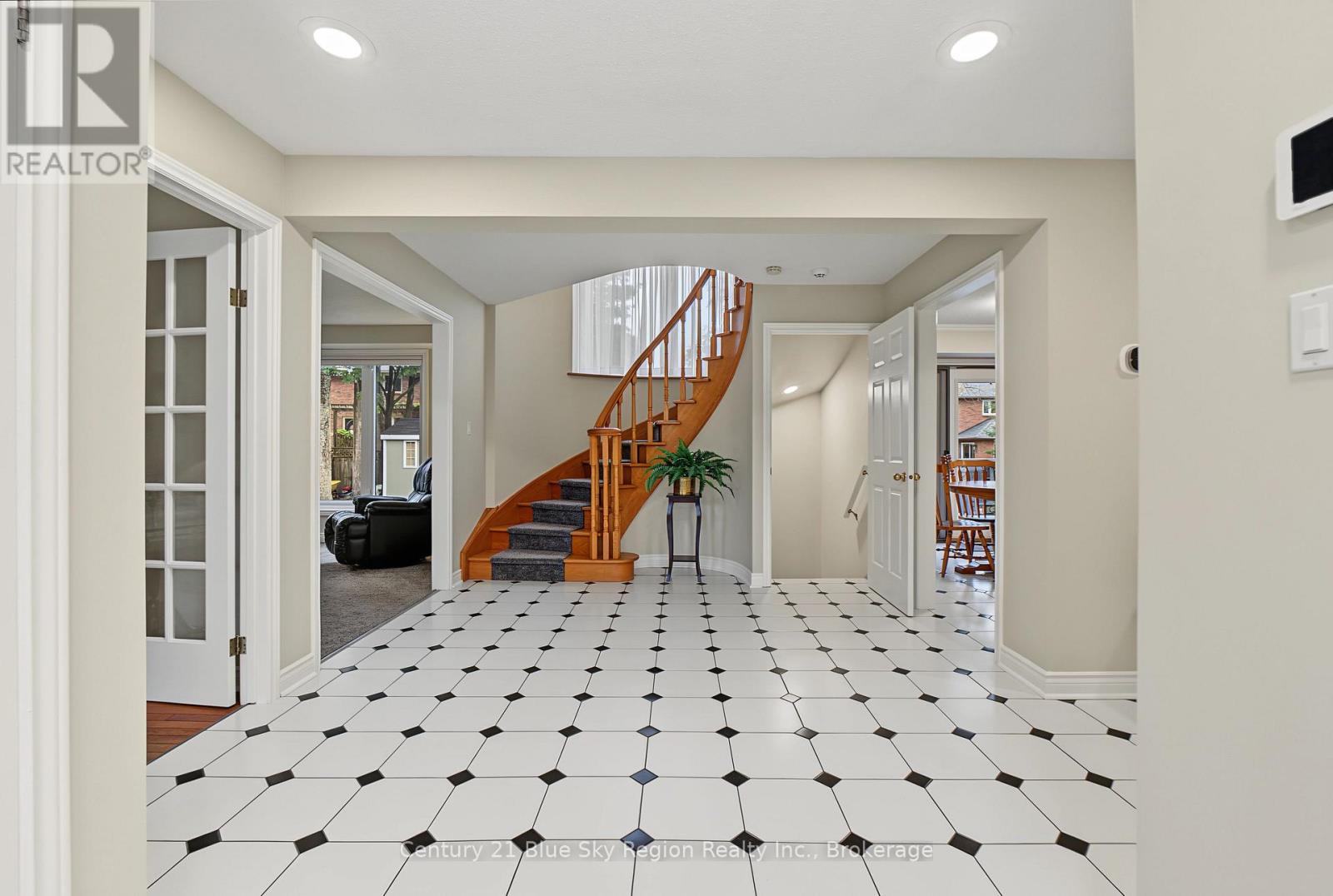 15 ROBINHOOD COURT - 5