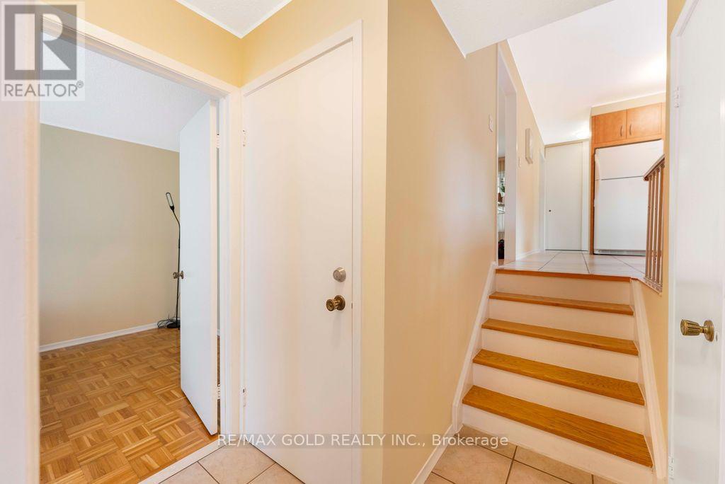 29 CARBERRY CRESCENT - 28
