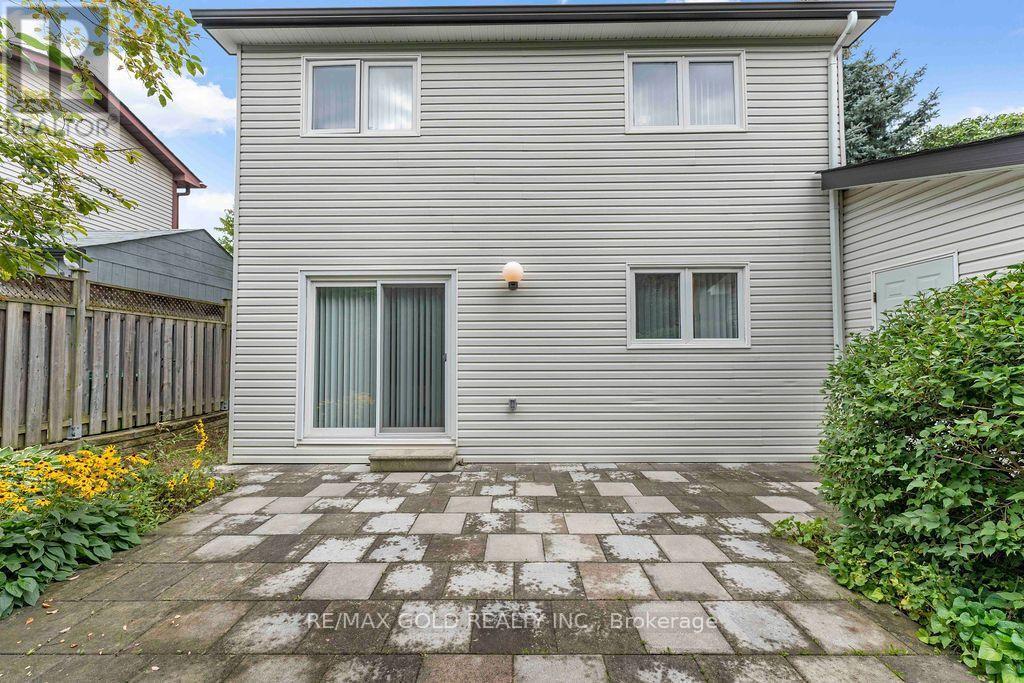 29 CARBERRY CRESCENT - 42