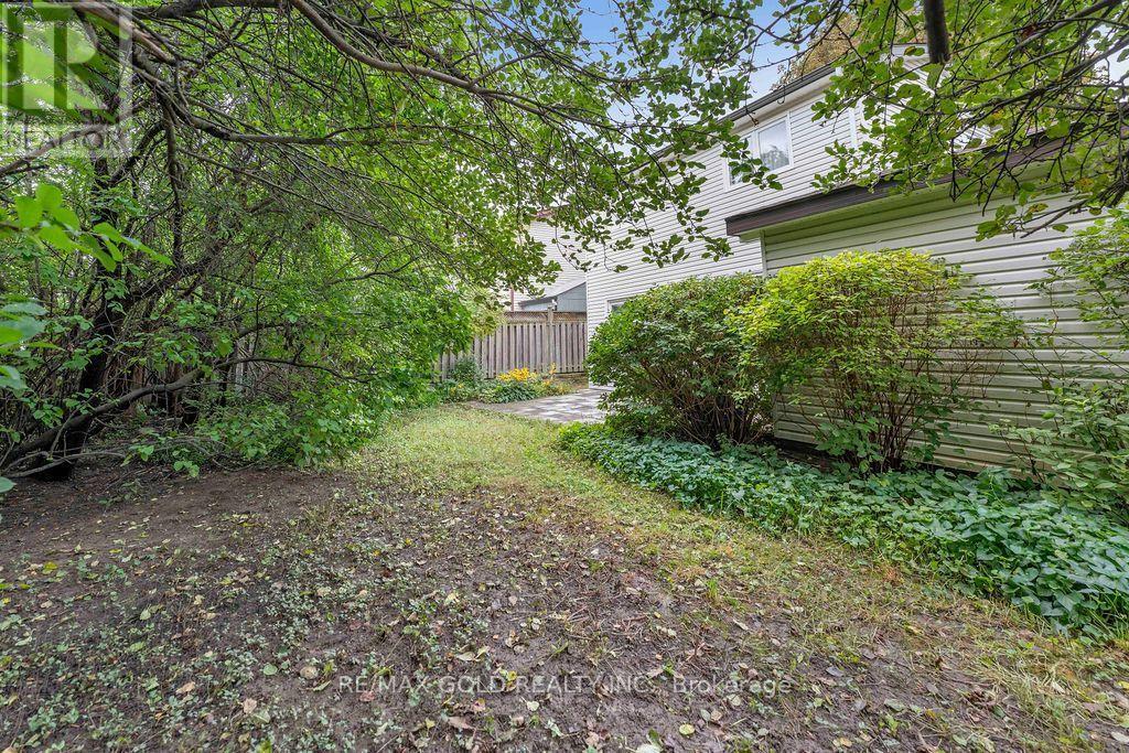 29 CARBERRY CRESCENT - 44