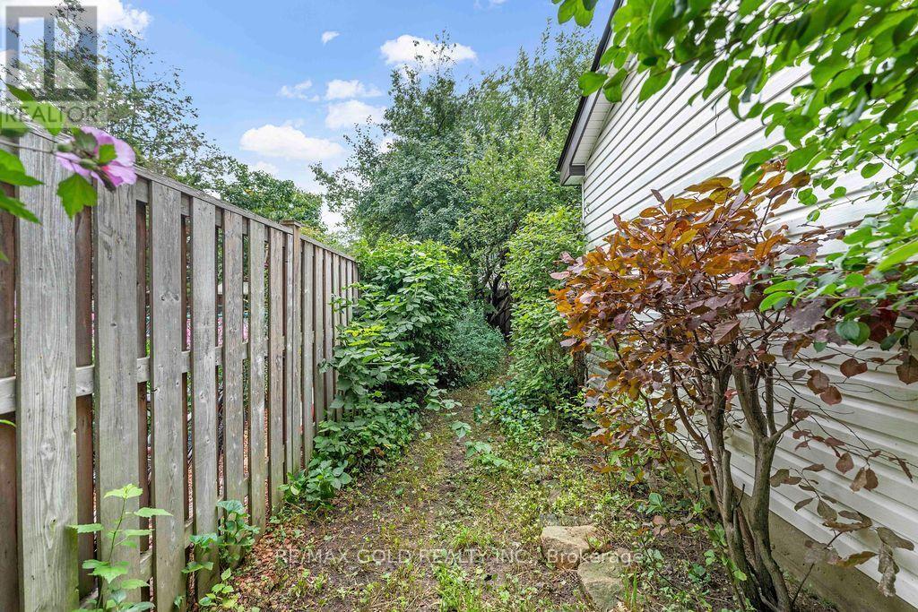 29 CARBERRY CRESCENT - 45
