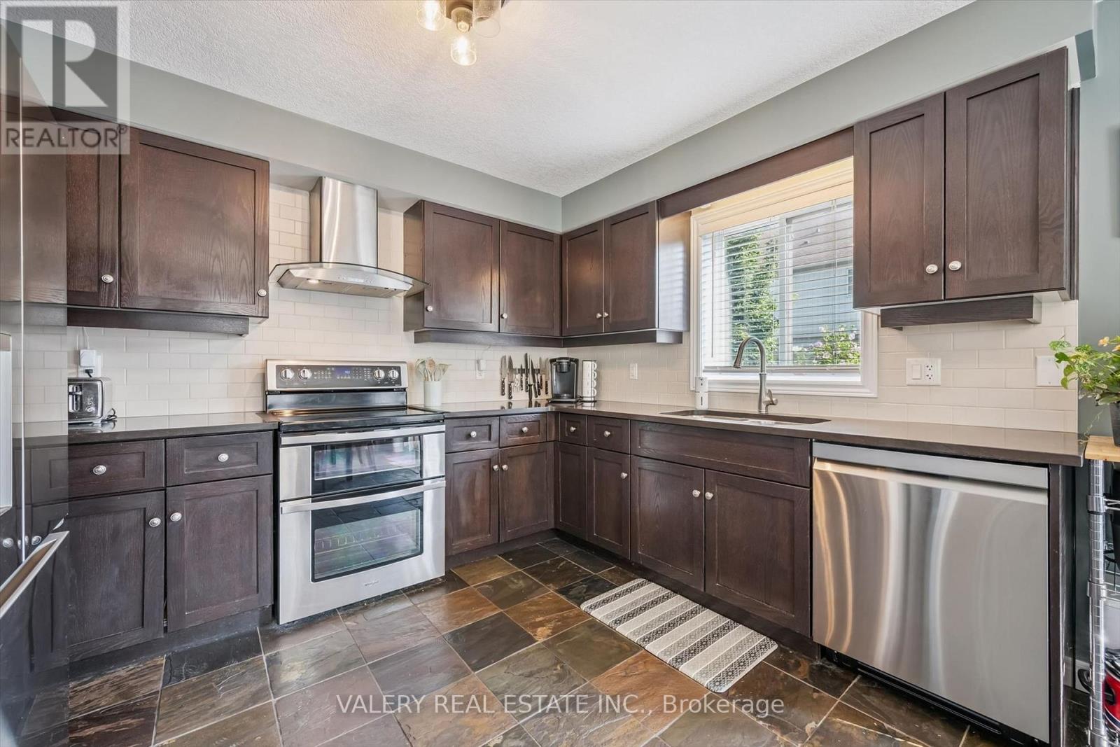 #26 355 MACALISTER BOULEVARD - 11