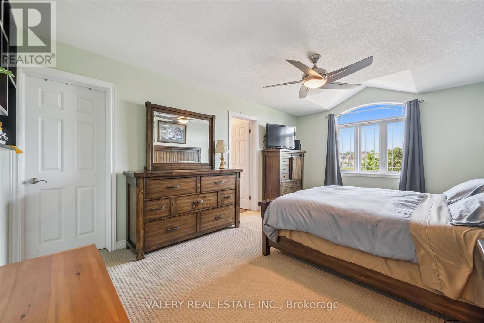 #26 355 MACALISTER BOULEVARD - 22