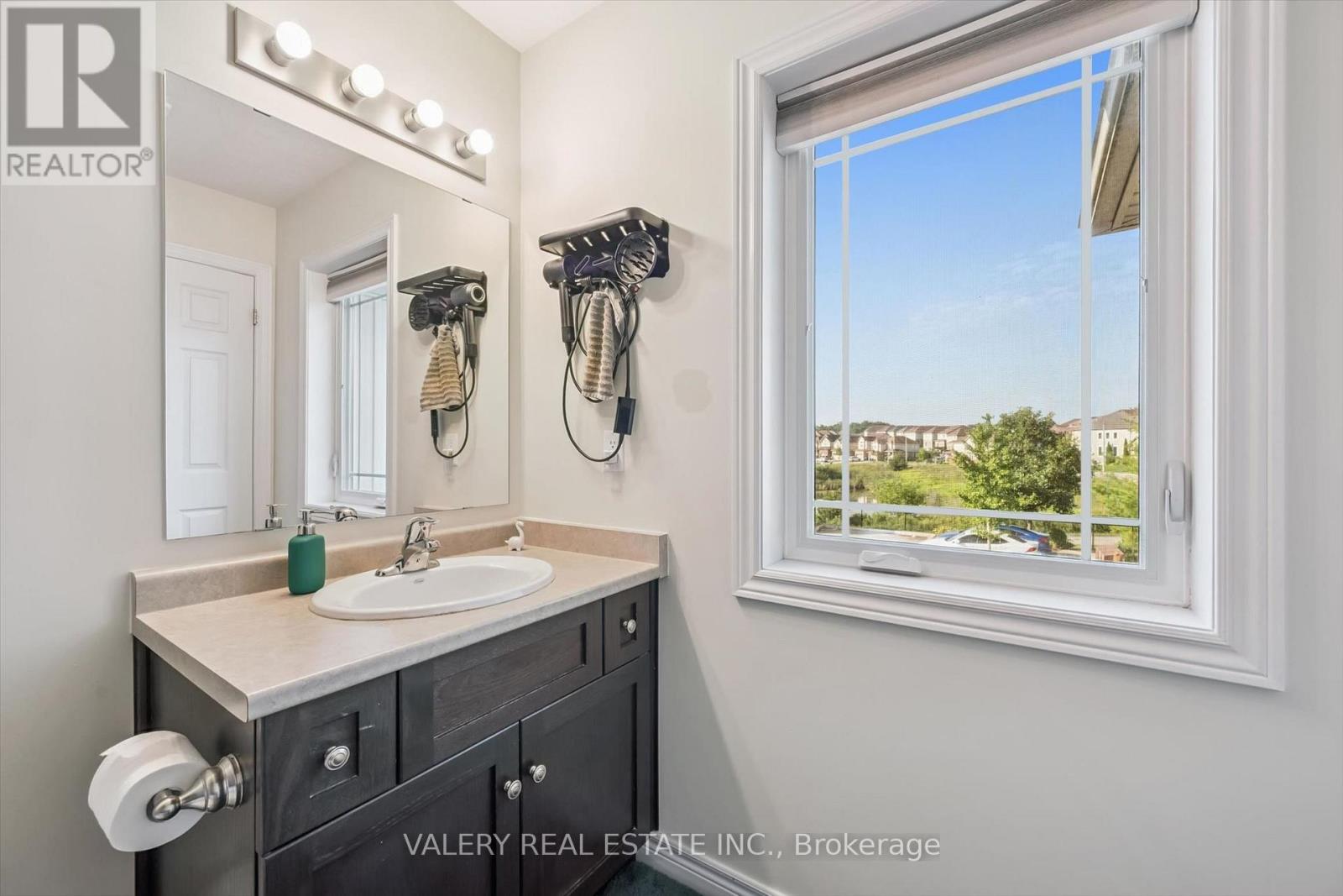 #26 355 MACALISTER BOULEVARD - 24