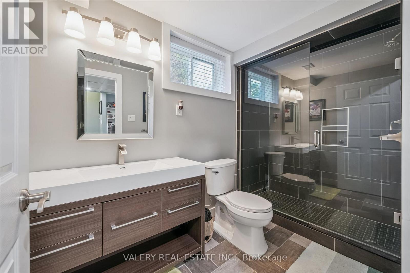 #26 355 MACALISTER BOULEVARD - 28