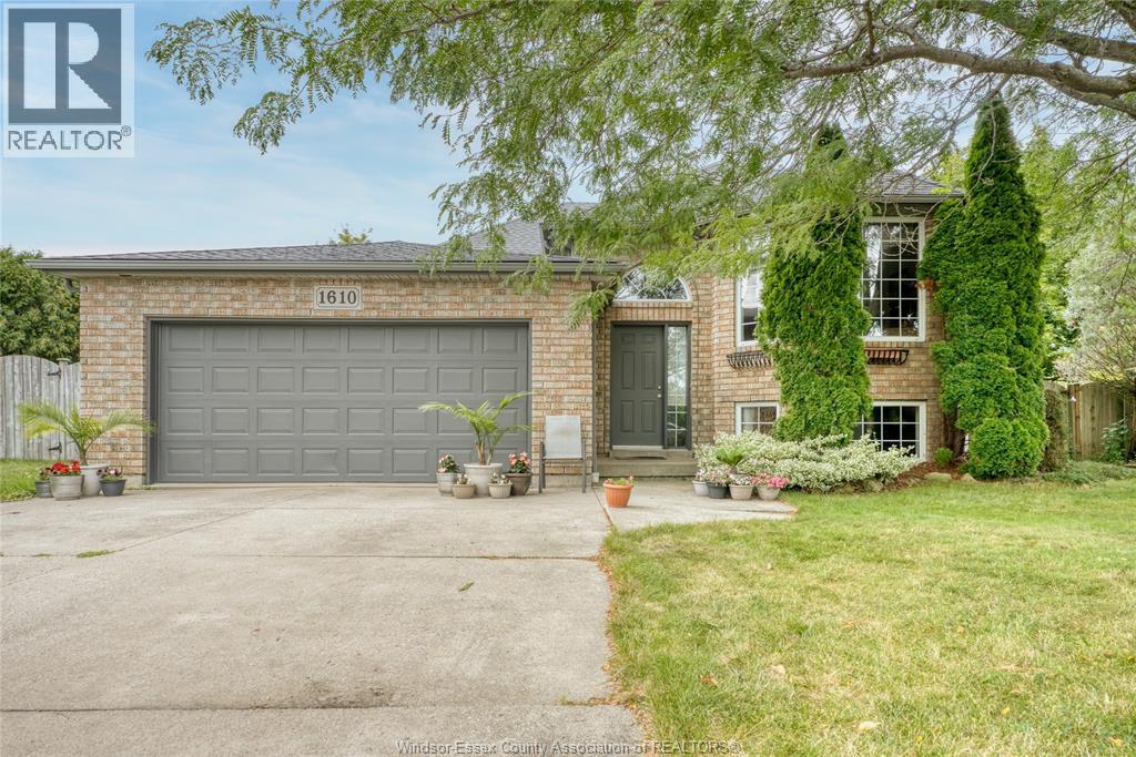 1610 Chornoby CRESCENT - 1
