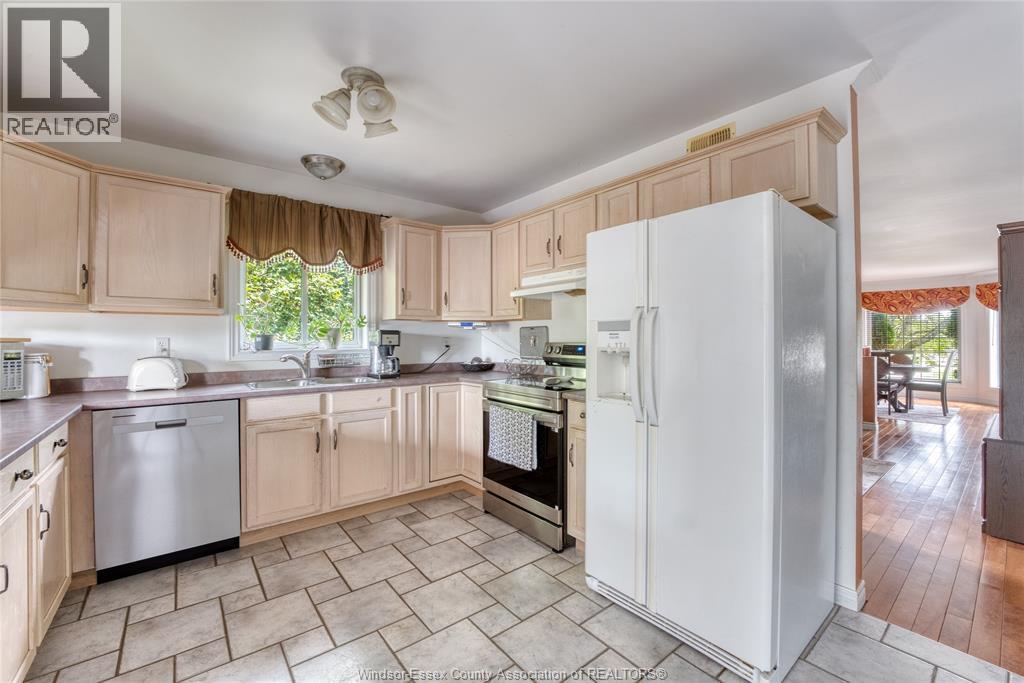 1610 Chornoby CRESCENT - Image 11