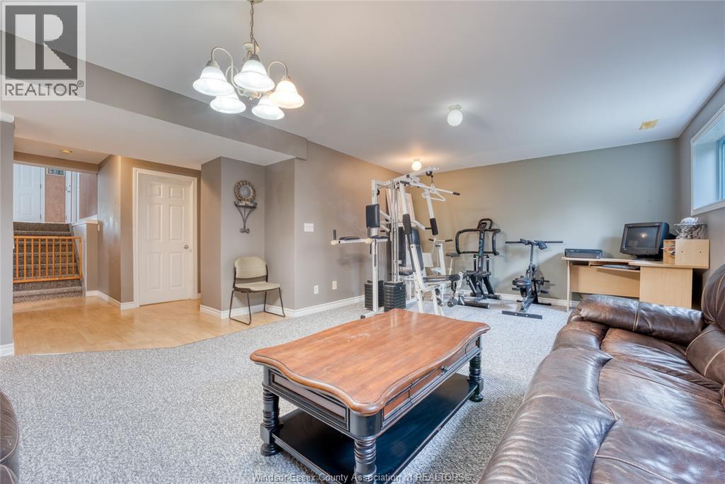 1610 Chornoby CRESCENT - Image 28