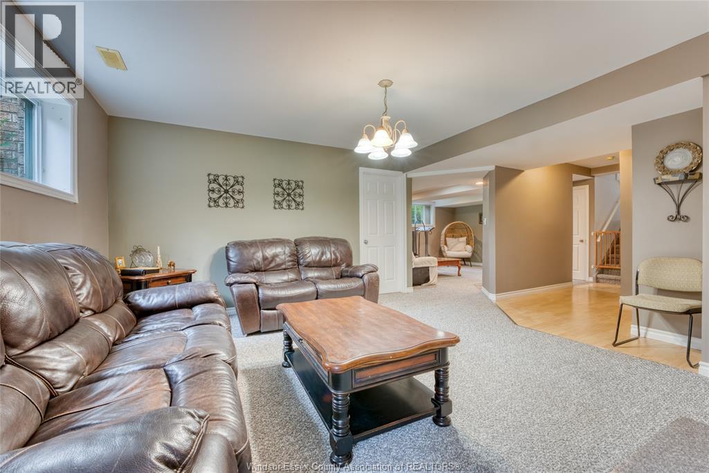1610 Chornoby CRESCENT - 30