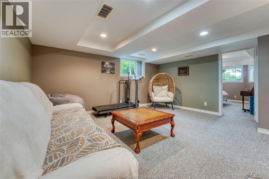 1610 Chornoby CRESCENT - Image 32