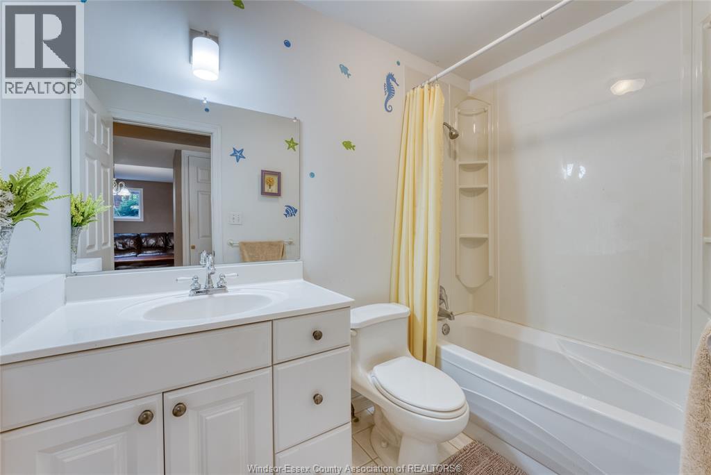 1610 Chornoby CRESCENT - 40