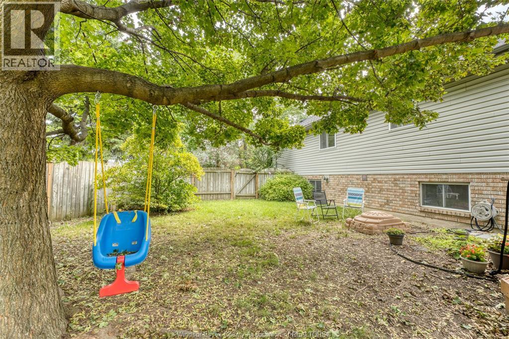 1610 Chornoby CRESCENT - 50