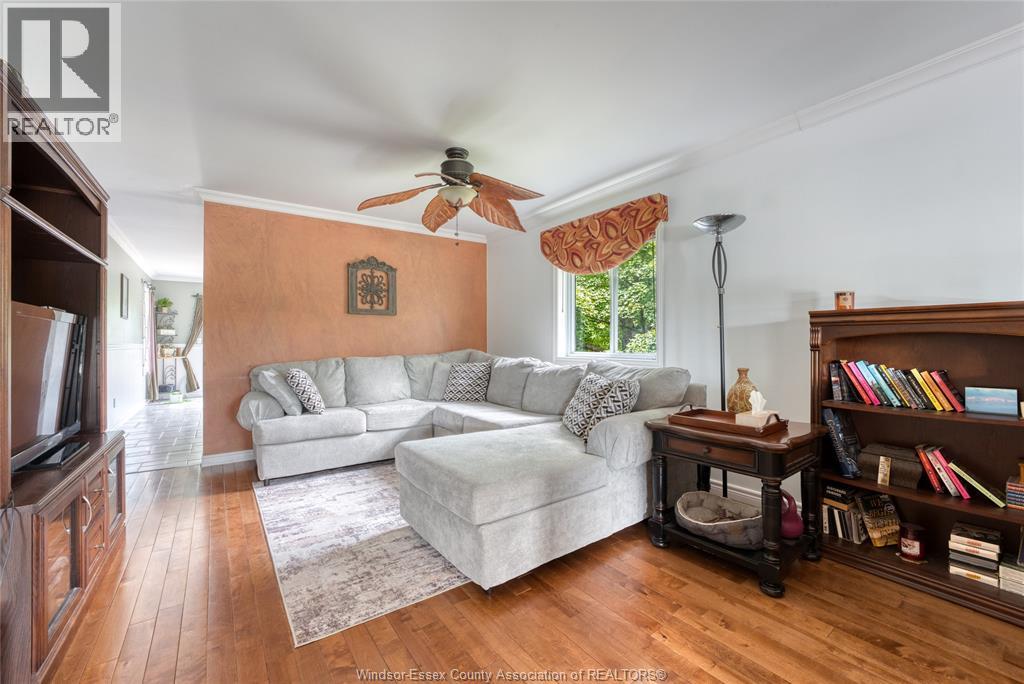 1610 Chornoby CRESCENT - 8