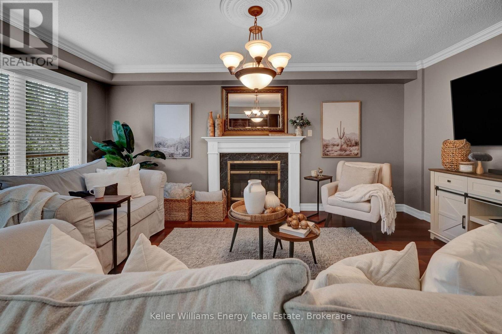 35 LIVING COURT - Image 9