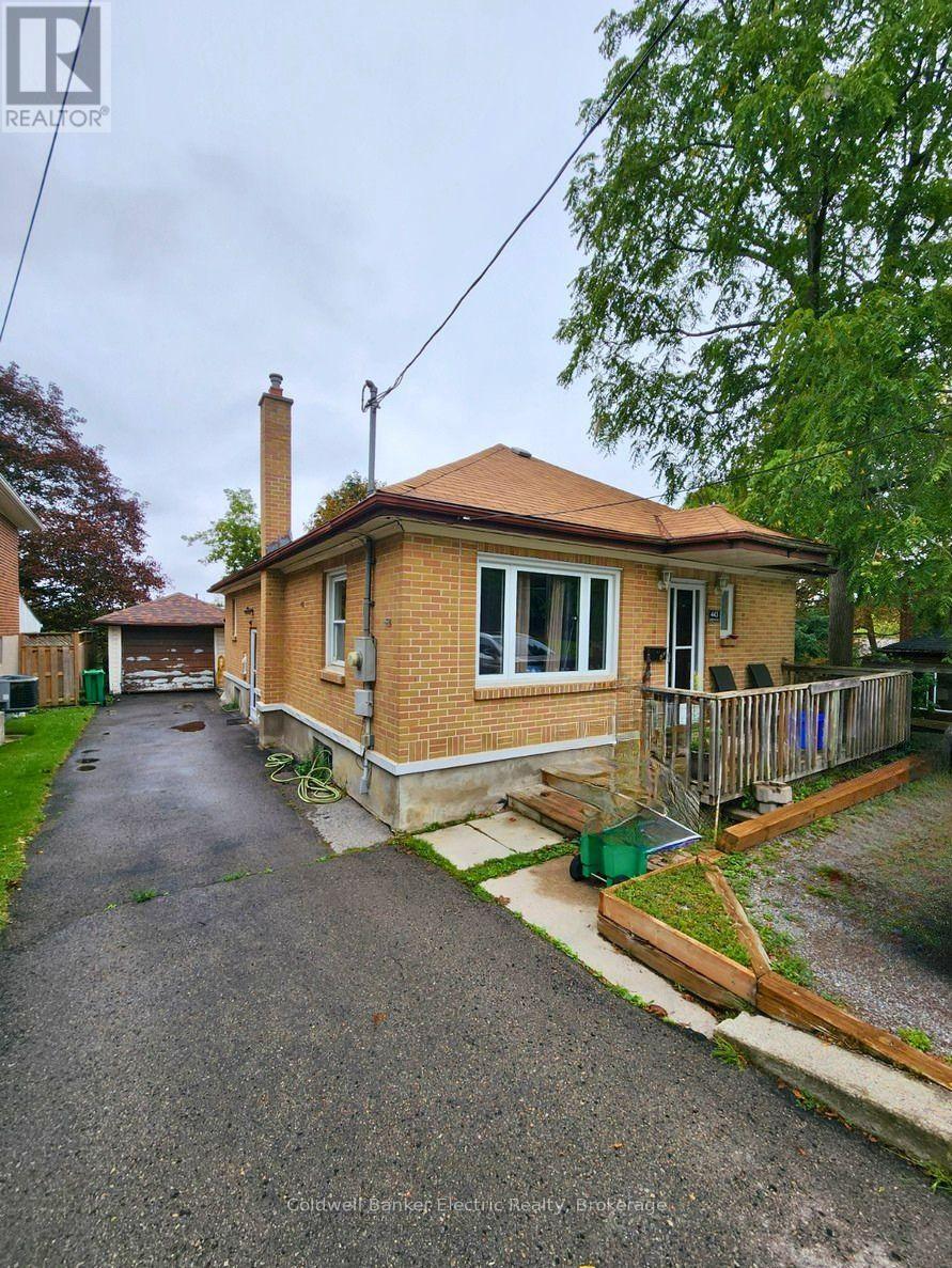443 Armour Road, Peterborough (Ashburnham Ward 4), Ontario, K9H1Y7, Peterborough (Ashburnham Ward 4), Ontario — photo 2 of 5