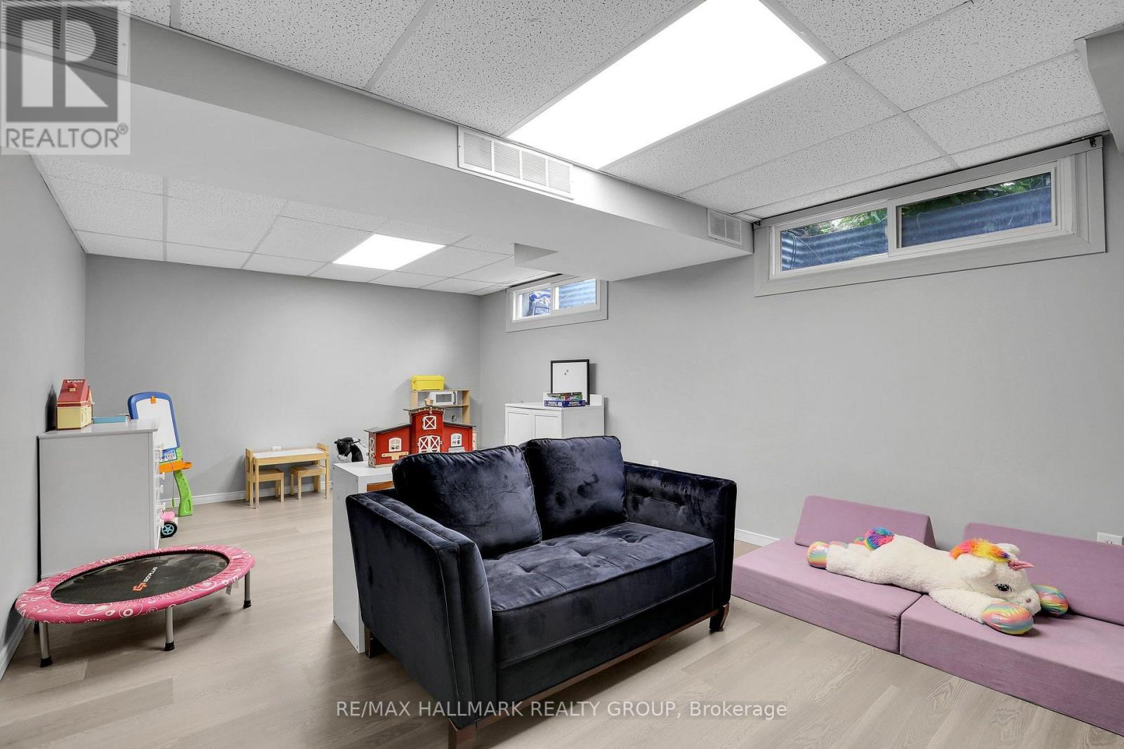 90 CHESTERTON DRIVE - 20