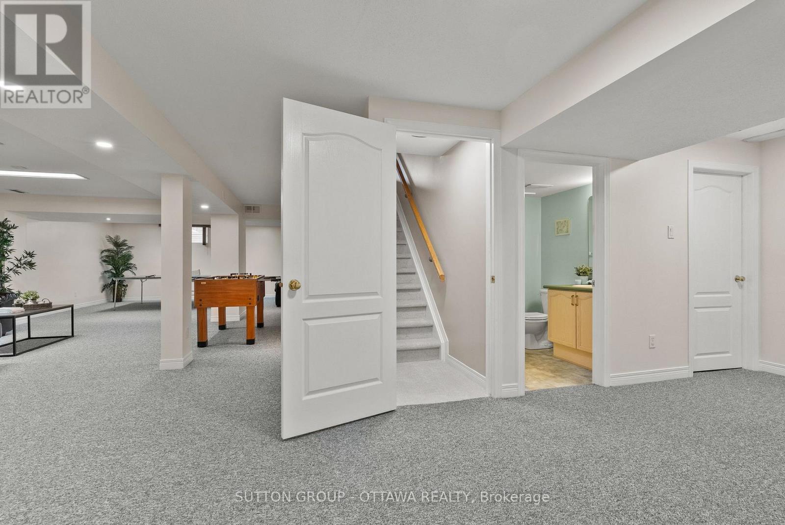 21 AVONMORE CRESCENT - Image 36