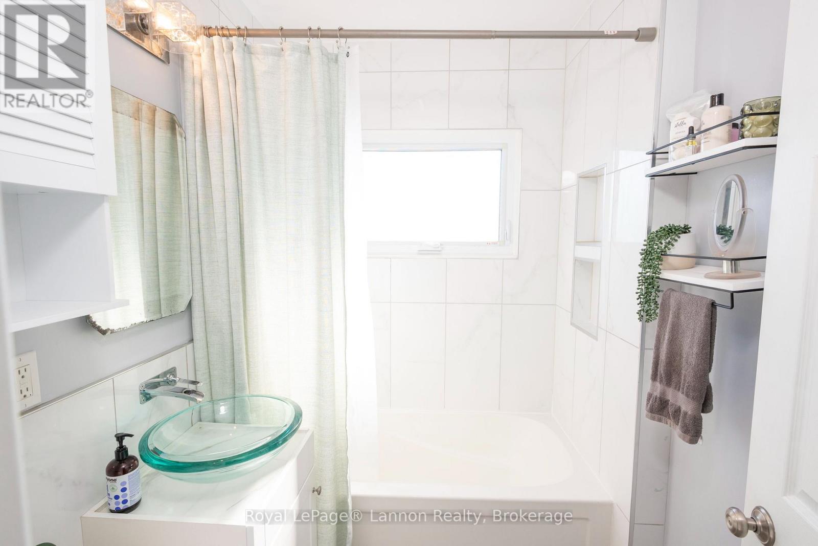 1340 STANLEY AVENUE - 20