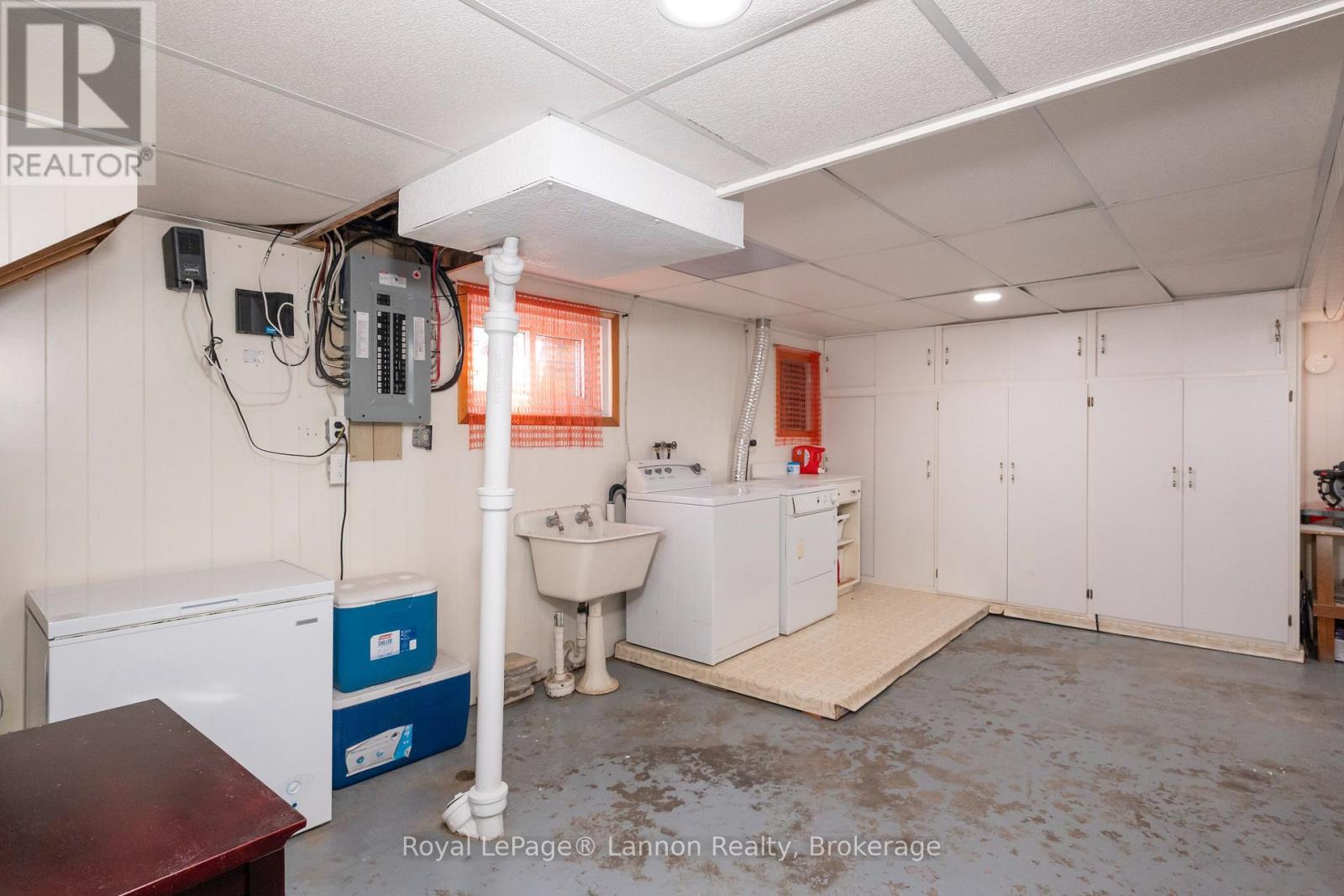 1340 STANLEY AVENUE - 32