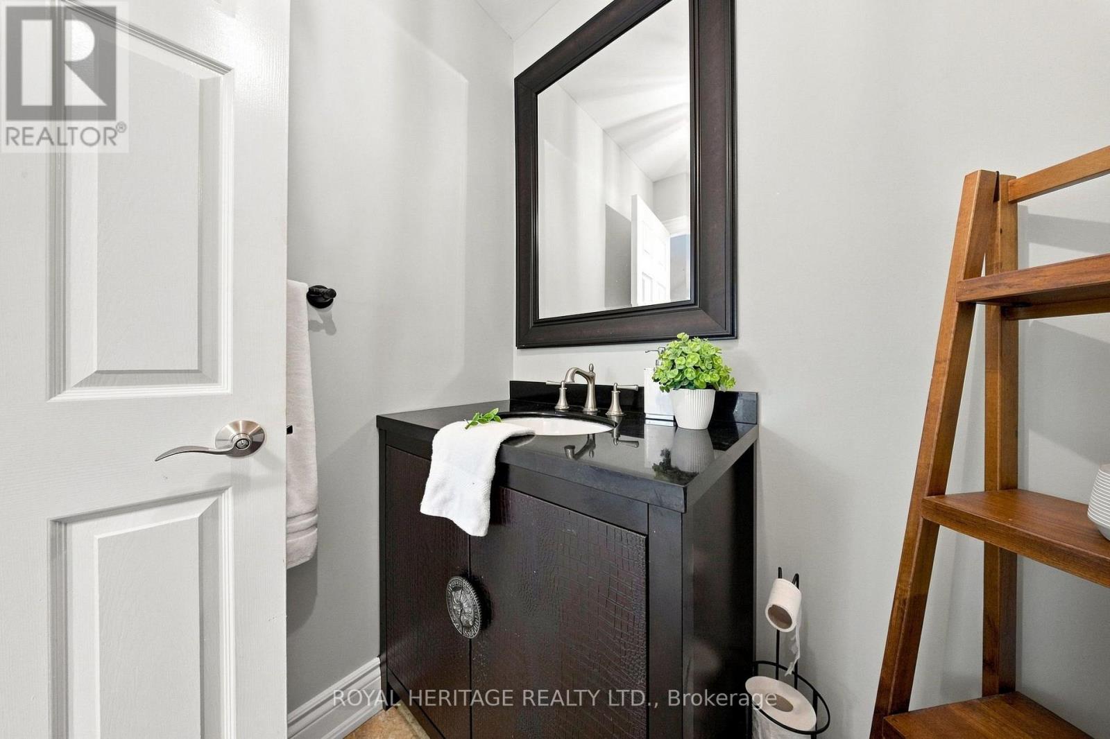 816 SHEPPARD AVENUE - Image 15