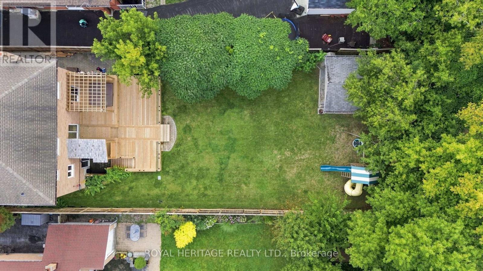 816 SHEPPARD AVENUE - 43
