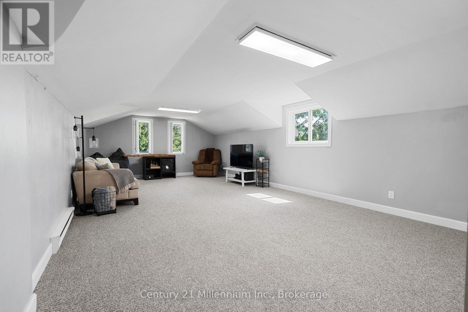 101774 GREY 5 ROAD - Image 34