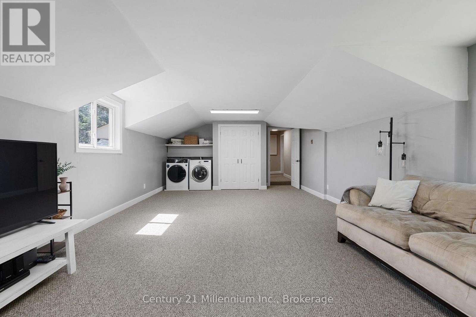 101774 GREY 5 ROAD - Image 35