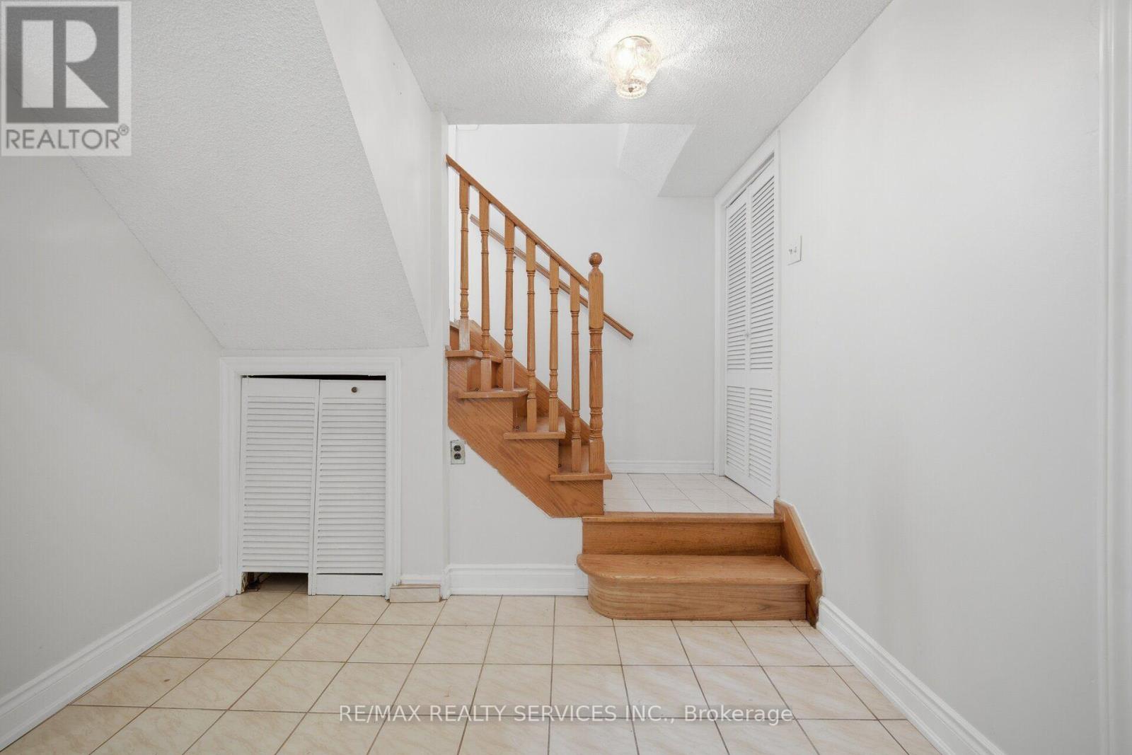 27 EDGEMONT DRIVE - 29