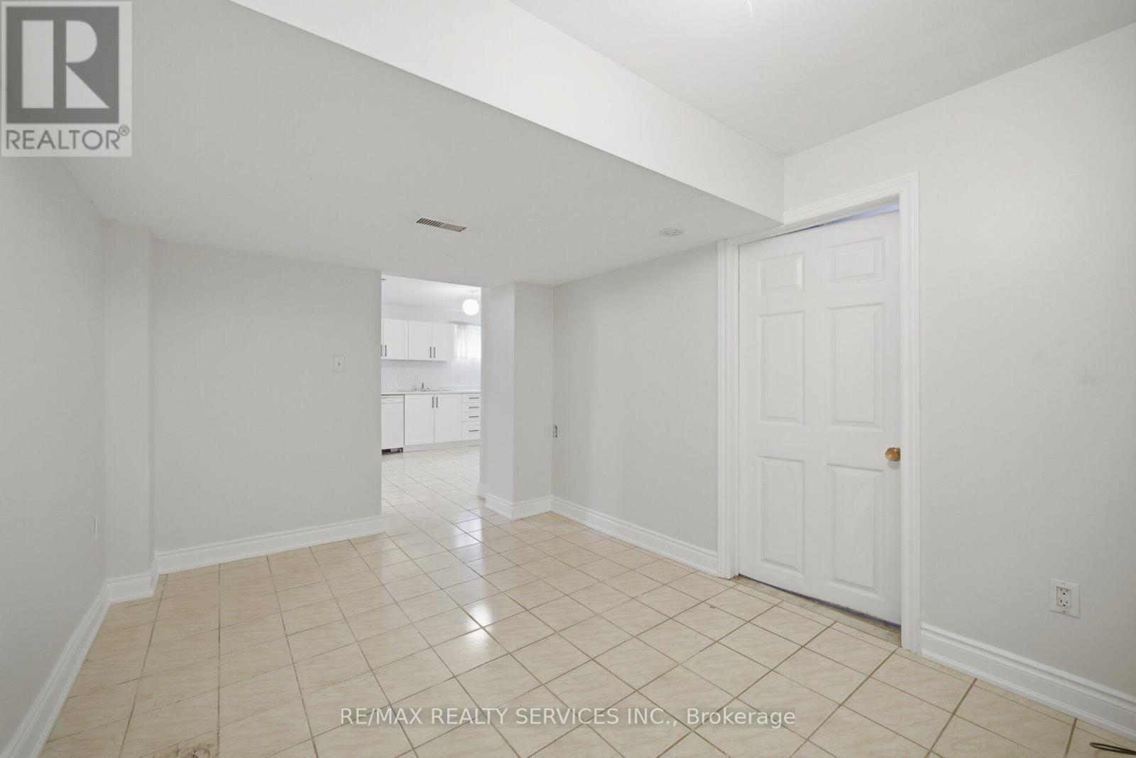 27 EDGEMONT DRIVE - 36