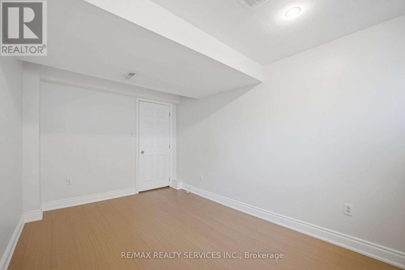 27 EDGEMONT DRIVE - 38