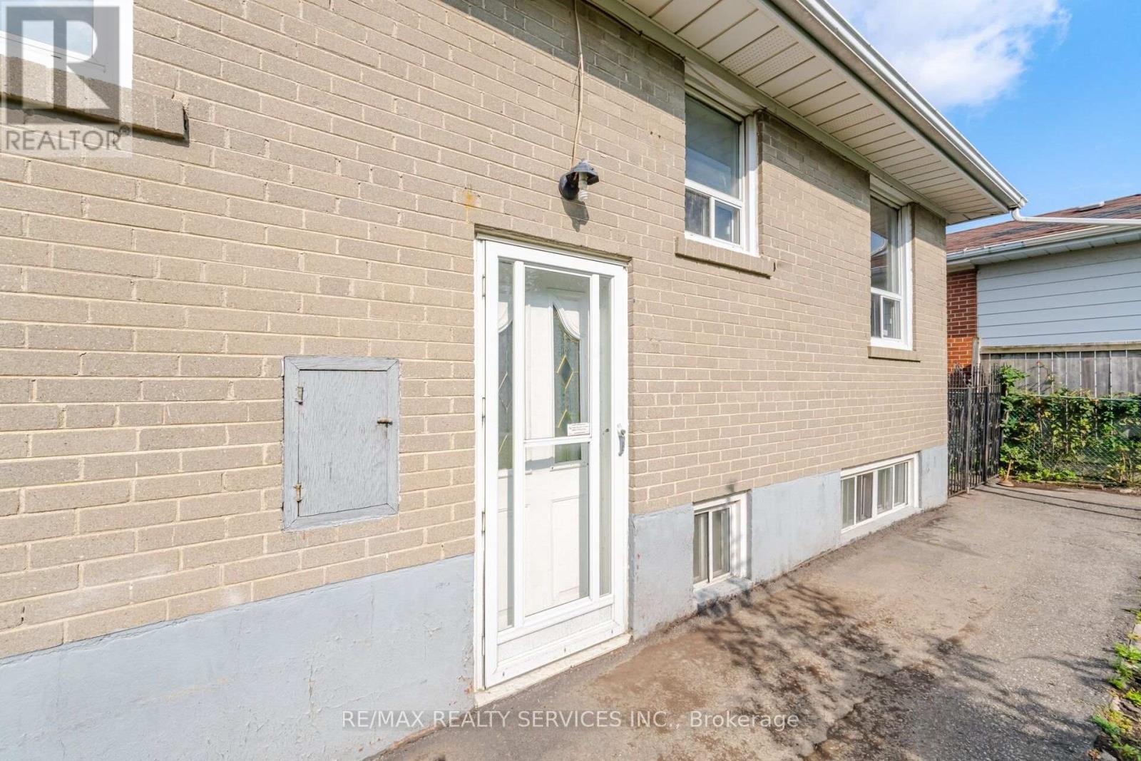 27 EDGEMONT DRIVE - 43
